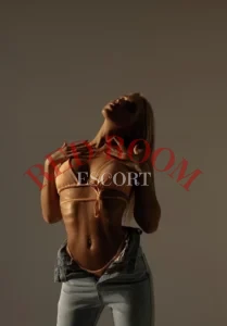 Эскортница Мира - грудь 2, рост 173 см, вес 49 кг, цвет волос Шатенки