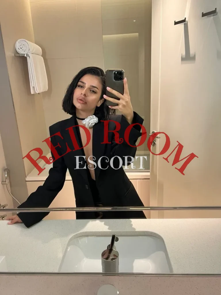 Эскортница Серафима - грудь 3, рост 171 см, вес 46 кг, цвет волос Брюнетки