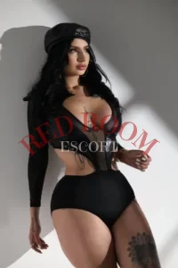 Эскортница Каролина - грудь 2, рост 172 см, вес 68 кг, цвет волос Брюнетки