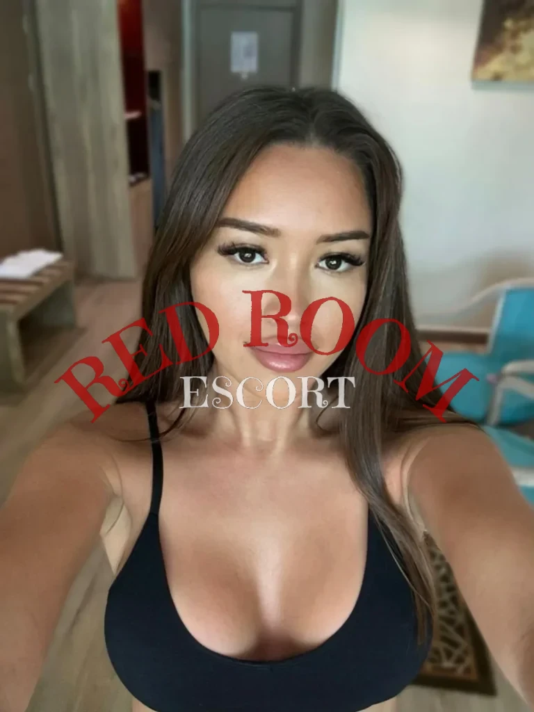 Эскортница Мика - грудь 3, рост 168 см, вес 53 кг, цвет волос Шатенки