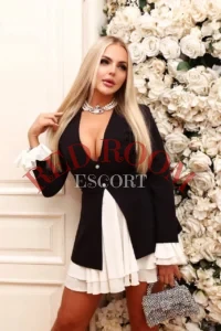 Эскортница Милана - грудь 4, рост 175 см, вес 62 кг, цвет волос Блондинки