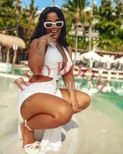 Эскортница Делия - грудь 4, рост 165 см, вес 52 кг, цвет волос Брюнетки