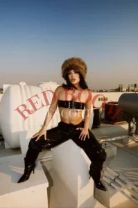 Эскортница Делия - грудь 4, рост 165 см, вес 52 кг, цвет волос Брюнетки