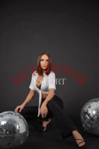 Эскортница Изабелла - грудь 2, рост 172 см, вес 55 кг, цвет волос Шатенки