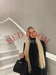 Эскортница Елена - грудь 4, рост 162 см, вес 58 кг, цвет волос Блондинки
