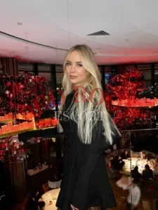 Эскортница Елена - грудь 4, рост 162 см, вес 58 кг, цвет волос Блондинки