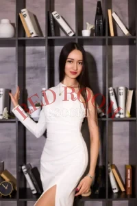 Эскортница Снежанна - грудь 2, рост 170 см, вес 49 кг, цвет волос Шатенки