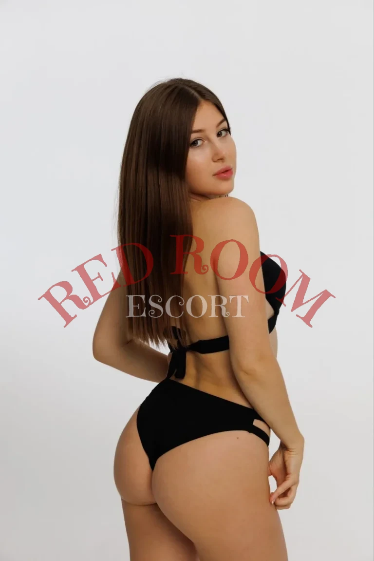 Эскортница Мариана - грудь 2, рост 167 см, вес 50 кг, цвет волос Шатенки