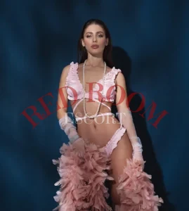 Эскортница Ангелина - грудь 2, рост 173 см, вес 62 кг, цвет волос Шатенки