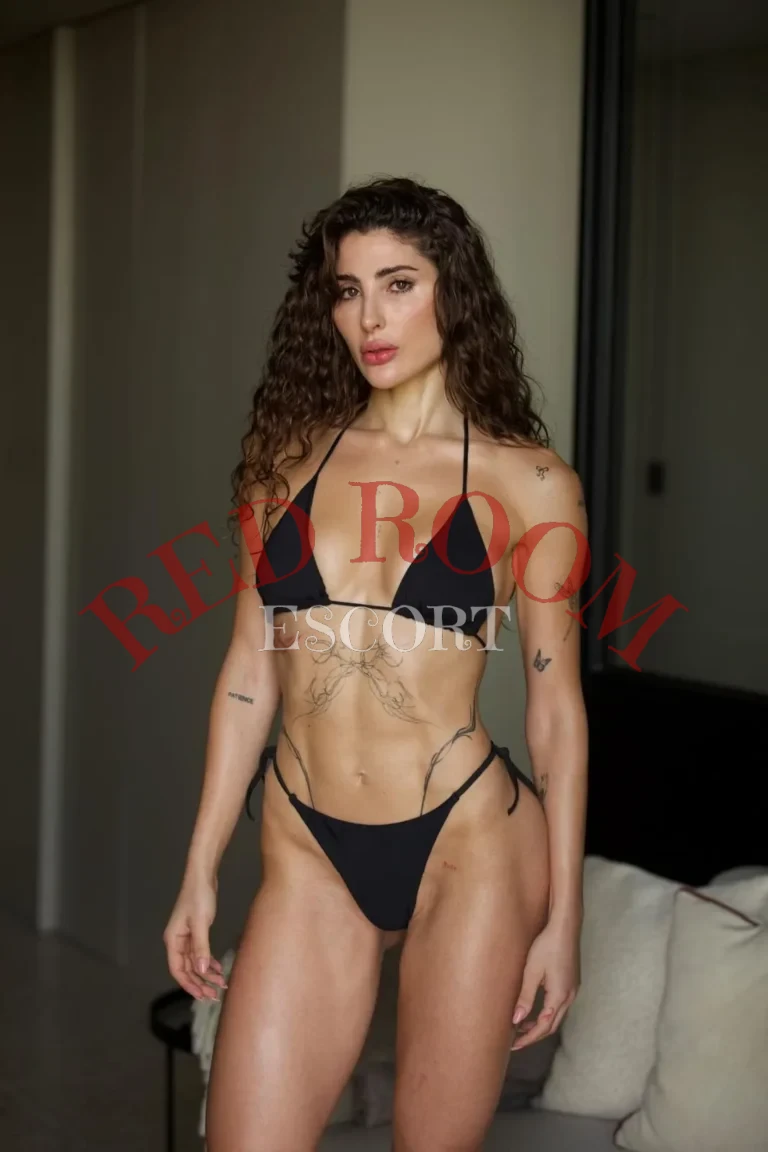 Эскортница Изабелла - грудь 3, рост 172 см, вес 51 кг, цвет волос Шатенки