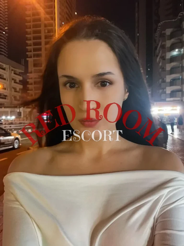Эскортница Айя - грудь 4, рост 165 см, вес 63 кг, цвет волос Шатенки
