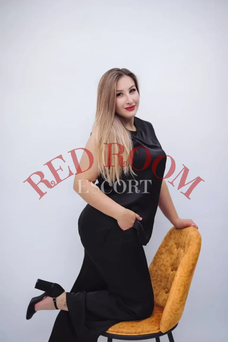 Эскортница Светлана - грудь 3, рост 169 см, вес 68 кг, цвет волос Блондинки