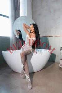 Эскортница Лана - грудь 3, рост 168 см, вес 54 кг, цвет волос Брюнетки