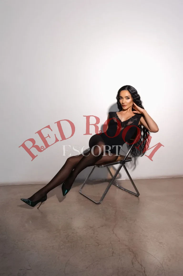 Эскортница Лана - грудь 3, рост 168 см, вес 54 кг, цвет волос Брюнетки