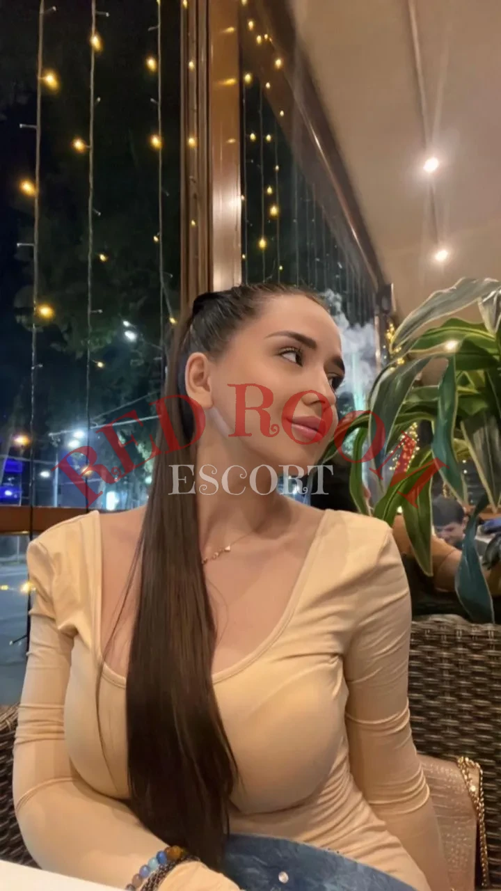 Эскортница Фаида - грудь 4, рост 160 см, вес 50 кг, цвет волос Брюнетки