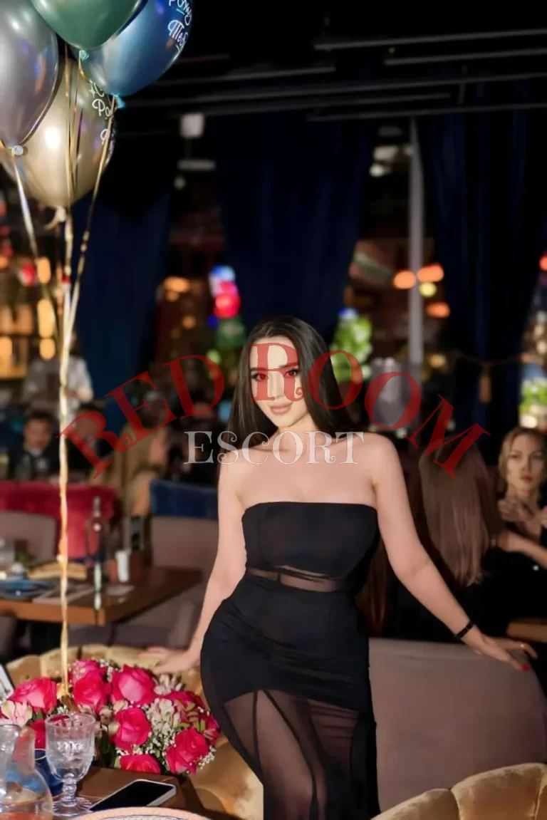 Эскортница Фаида - грудь 4, рост 160 см, вес 50 кг, цвет волос Брюнетки