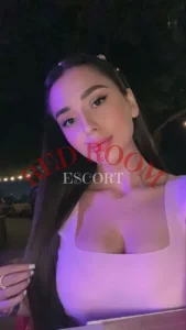 Эскортница Фаида - грудь 4, рост 160 см, вес 50 кг, цвет волос Брюнетки