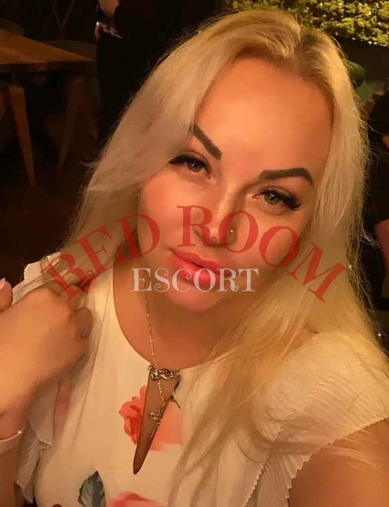 Эскортница Александрина - грудь 3, рост 175 см, вес 71 кг, цвет волос Блондинки