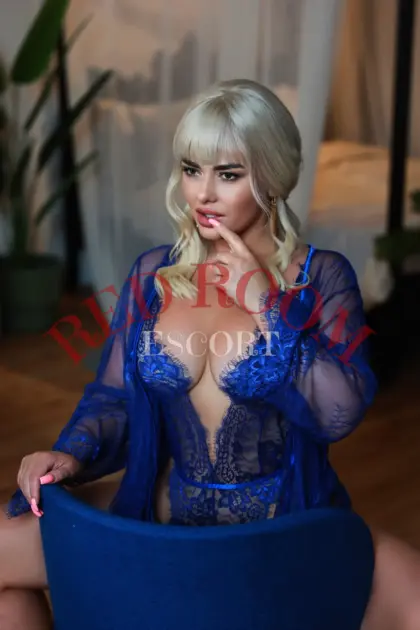 Эскортница Аделина - грудь 4, рост 159 см, вес 57 кг, цвет волос Блондинки
