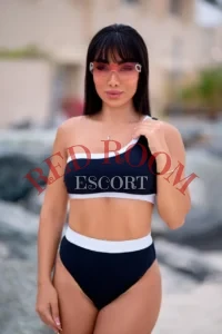 Эскортница Зина - грудь 2, рост 162 см, вес 60 кг, цвет волос Брюнетки