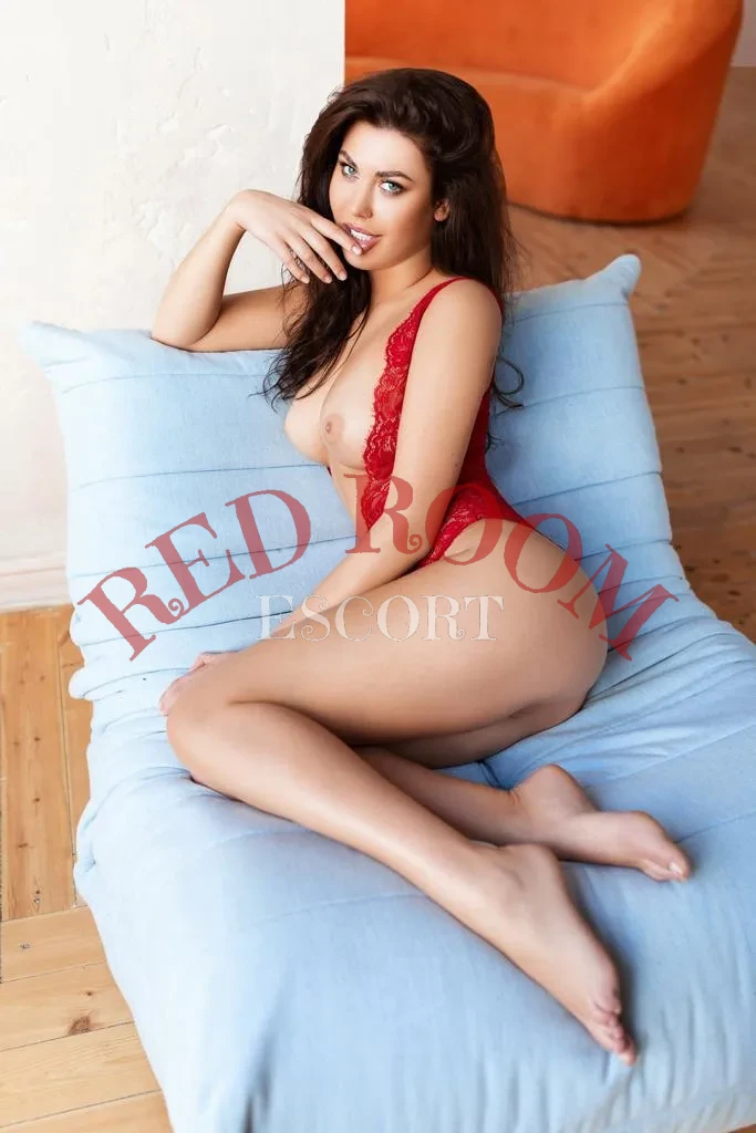 Рокси — возраст 27, рост 177, вес 69, размер груди 3