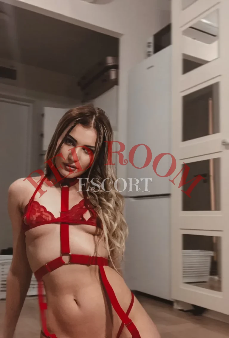 Эскортница Алла - грудь 2, рост 169 см, вес 50 кг, цвет волос Шатенки