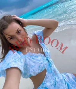 Эскортница Тиффани - грудь 3, рост 169 см, вес 55 кг, цвет волос Брюнетки