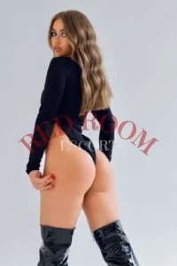 Эскортница Викки - грудь 2, рост 166 см, вес 53 кг, цвет волос Шатенки