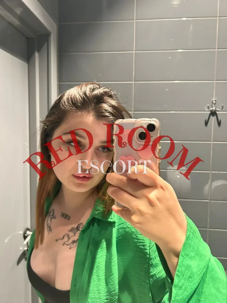 Эскортница Барбара - грудь 3, рост 170 см, вес 70 кг, цвет волос Шатенки