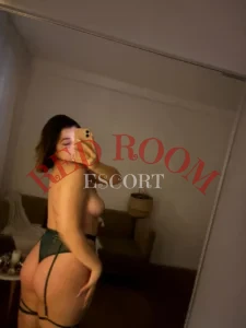 Эскортница Барбара - грудь 3, рост 170 см, вес 70 кг, цвет волос Шатенки