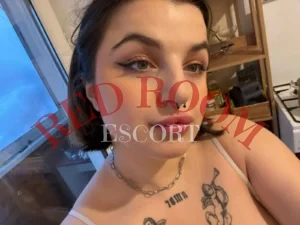 Эскортница Барбара - грудь 3, рост 170 см, вес 70 кг, цвет волос Шатенки