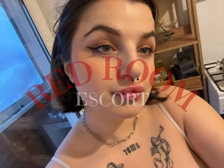 Эскортница Барбара - грудь 3, рост 170 см, вес 70 кг, цвет волос Шатенки