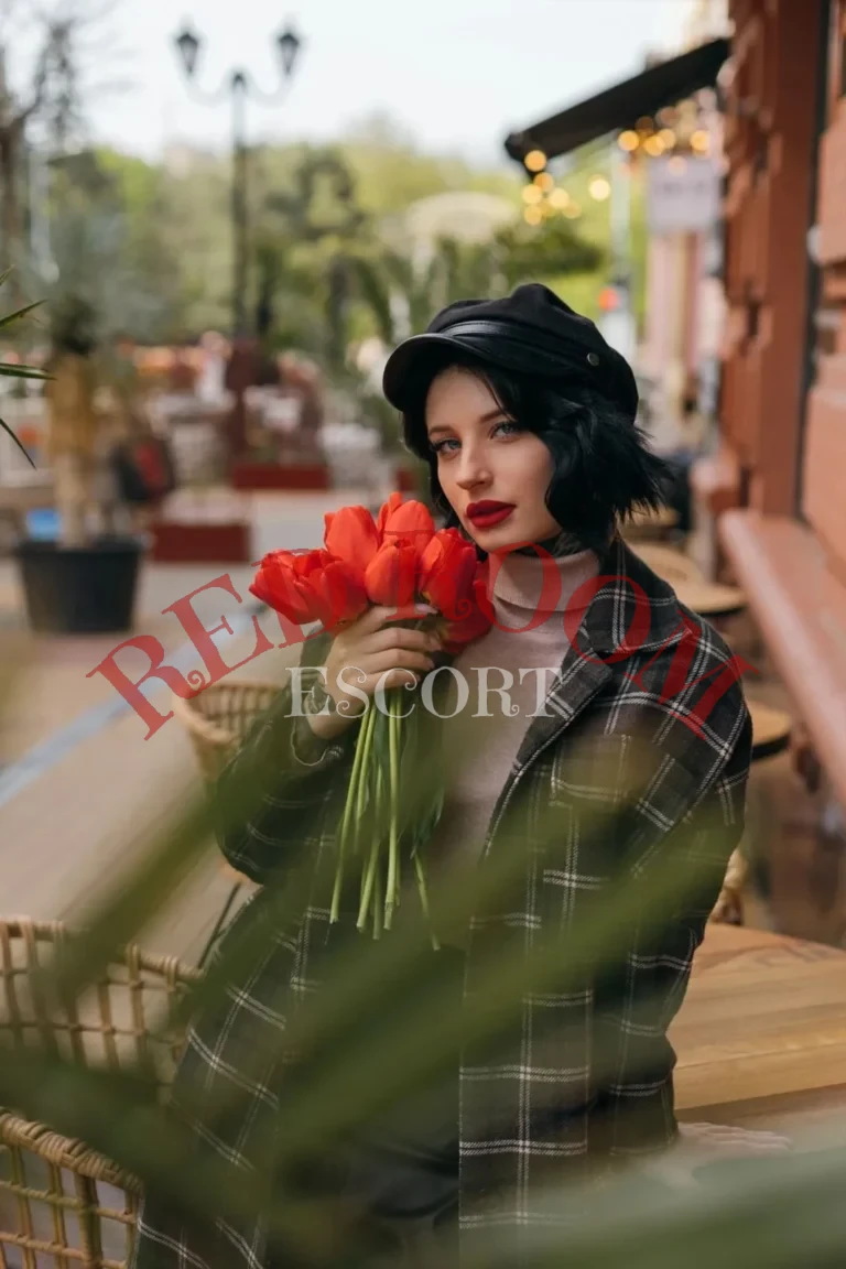 Эскортница Арина - грудь 1, рост 168 см, вес 56 кг, цвет волос Брюнетки