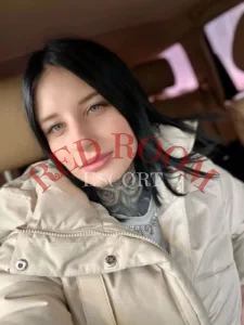Эскортница Арина - грудь 1, рост 168 см, вес 56 кг, цвет волос Брюнетки
