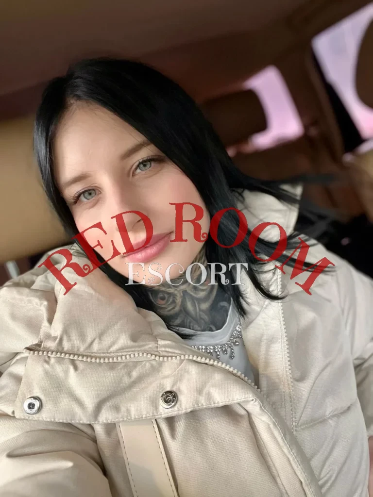 Эскортница Арина - грудь 1, рост 168 см, вес 56 кг, цвет волос Брюнетки