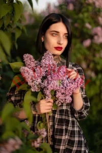 Эскортница Арина - грудь 1, рост 168 см, вес 56 кг, цвет волос Брюнетки