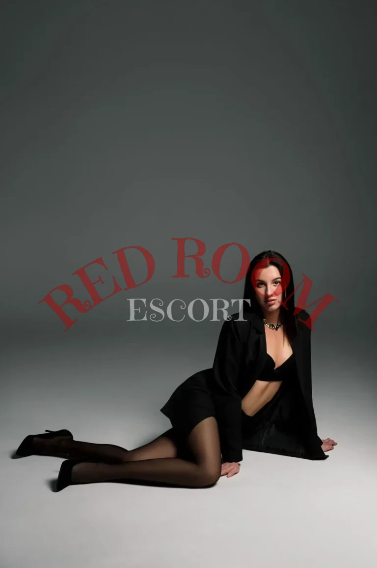 Эскортница Лиза - грудь 2, рост 175 см, вес 56 кг, цвет волос Брюнетки