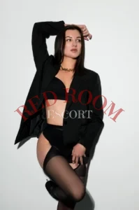 Эскортница Лиза - грудь 2, рост 175 см, вес 56 кг, цвет волос Брюнетки