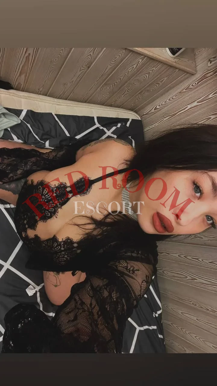 Эскортница Яся - грудь 2, рост 163 см, вес 60 кг, цвет волос Брюнетки
