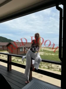 Эскортница Сисилия - грудь 2, рост 165 см, вес 52 кг, цвет волос Блондинки