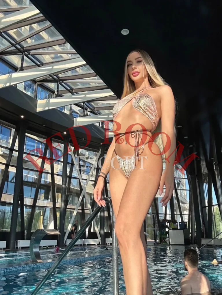 Эскортница Перси - грудь 3, рост 180 см, вес 60 кг, цвет волос Блондинки