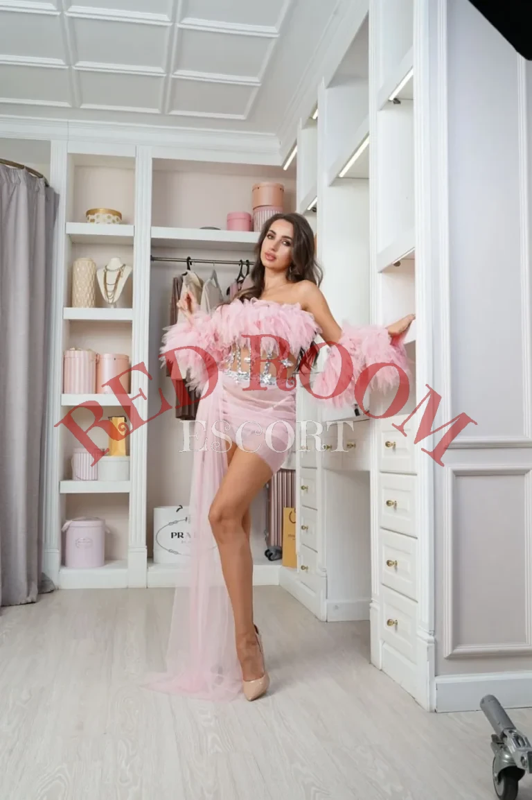 Эскортница Жанна - грудь 2, рост 168 см, вес 50 кг, цвет волос Брюнетки