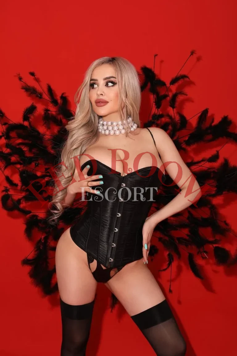Эскортница Екатерина - грудь 4, рост 160 см, вес 52 кг, цвет волос Блондинки