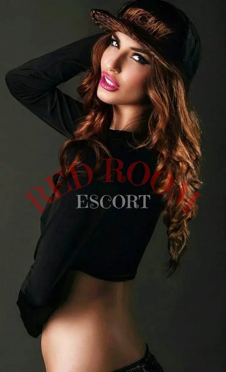 Эскортница Ниннель - грудь 3, рост 179 см, вес 59 кг, цвет волос Шатенки