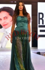 Эскортница Ниннель - грудь 3, рост 179 см, вес 59 кг, цвет волос Шатенки