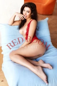 Эскортница Нона - грудь 3, рост 177 см, вес 62 кг, цвет волос Шатенки