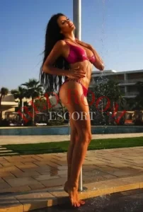 Эскортница Алиса - грудь 3, рост 173 см, вес 58 кг, цвет волос Шатенки