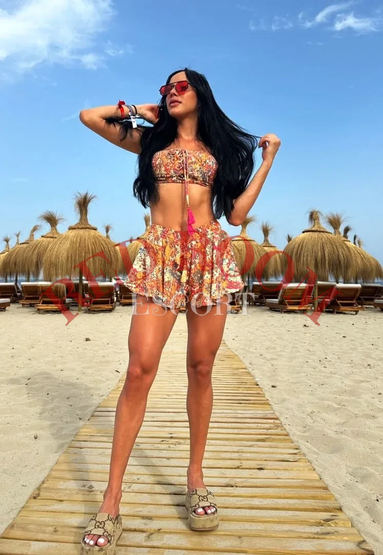 Эскортница Габриэла - грудь 2, рост 164 см, вес 54 кг, цвет волос Шатенки