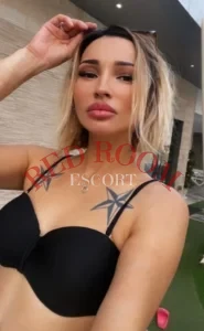 Эскортница Элиза - грудь 2, рост 170 см, вес 50 кг, цвет волос Блондинки