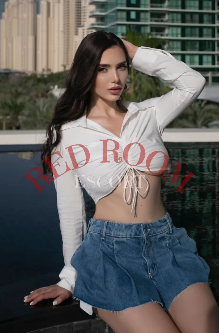 Эскортница Леа - грудь 4, рост 173 см, вес 57 кг, цвет волос Шатенки